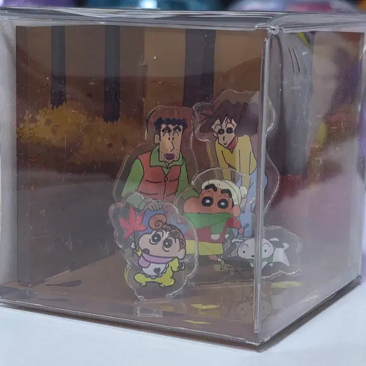 [BUNJANG] Crayon Shin-chan Autumn Acrylic Stand Case / 짱구 가을 아크릴 스탠드 케이스