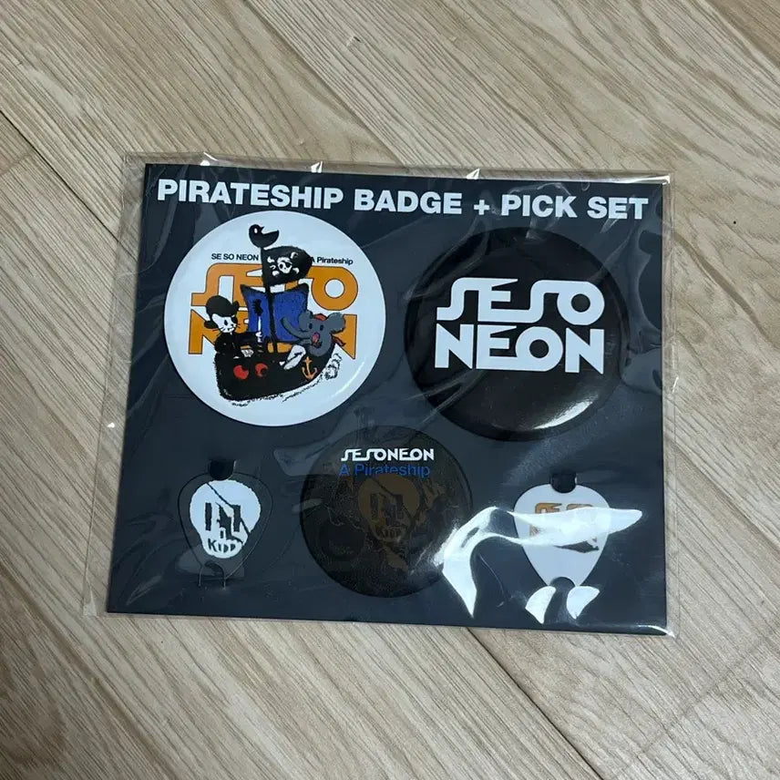 [BUNJANG] Saeyoun MD Badge + Pick Set (Sealed) / [미개봉] 새소년 MD 뱃지+피크 세트