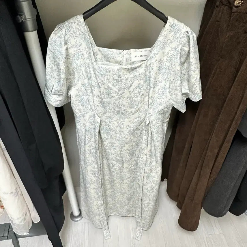 [BUNJANG] Zigzag Square Neckline Belted Dress / 지그재그 스퀘어 네크라인 벨티드 원피스 / 플라워 원피스 / 롱원피스
