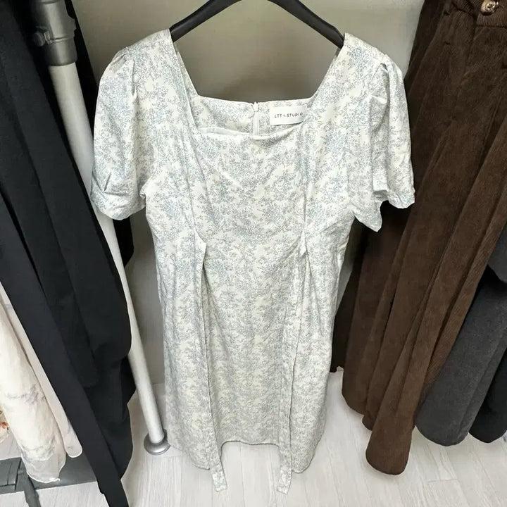 [BUNJANG] Zigzag Square Neckline Belted Dress / 지그재그 스퀘어 네크라인 벨티드 원피스 / 플라워 원피스 / 롱원피스