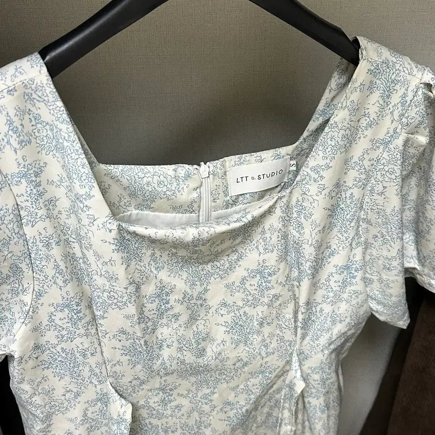 [BUNJANG] Zigzag Square Neckline Belted Dress / 지그재그 스퀘어 네크라인 벨티드 원피스 / 플라워 원피스 / 롱원피스