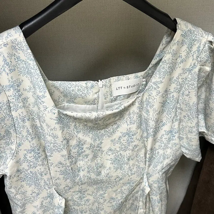 [BUNJANG] Zigzag Square Neckline Belted Dress / 지그재그 스퀘어 네크라인 벨티드 원피스 / 플라워 원피스 / 롱원피스