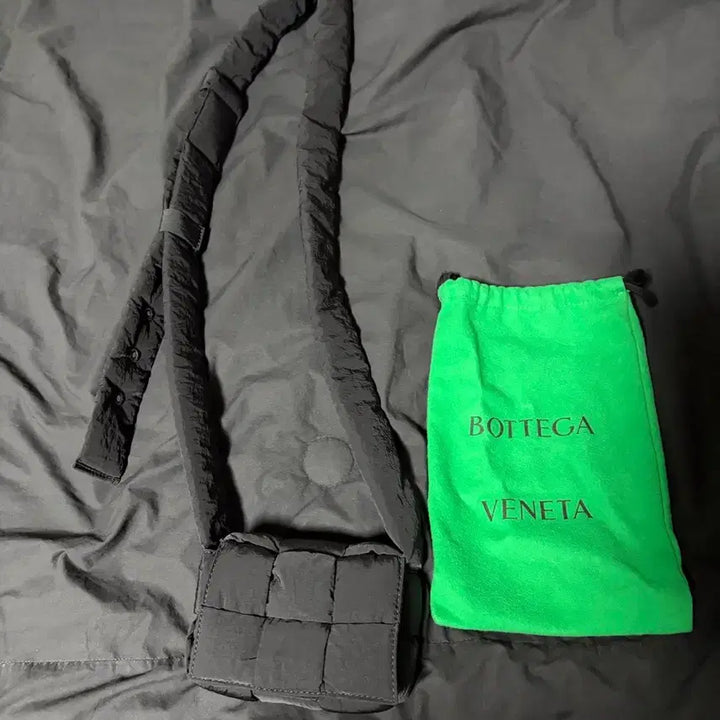 [BUNJANG] Bottega Veneta Cassette Bag Mini Padded / 보테가베네타 카세트백 미니 패딩