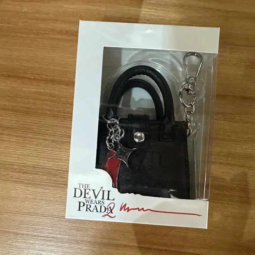[BUNJANG] The Devil Wears Prada Bag Airpods Keychain Set / (미개봉) 악마는 프라다를 입는다2 가방 키링 에어팟 키링 굿즈