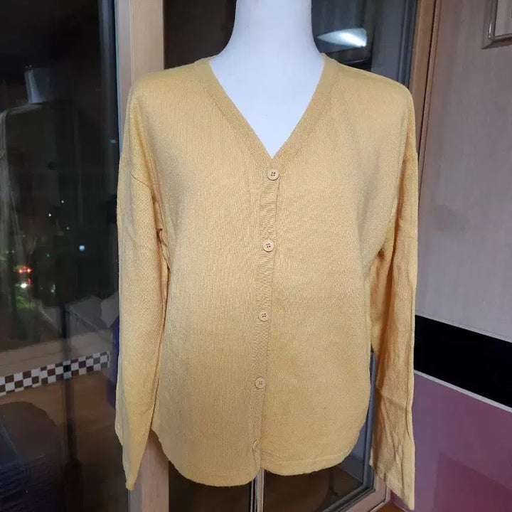 [BUNJANG] Yellow V-Neck Knit Cardigan / 옐로우 브이넥 니트 가디건