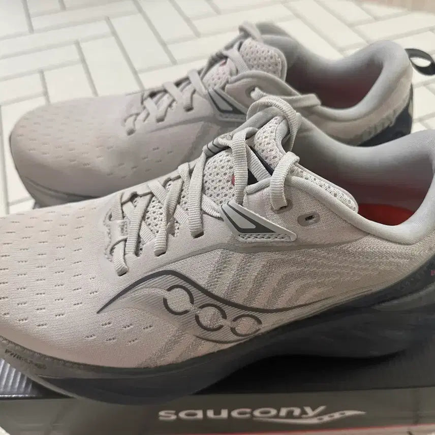 [BUNJANG] Saucony Triumph 22 Wide Running Shoes (265mm) / 써코니 트라이엄프22 와이드 265
