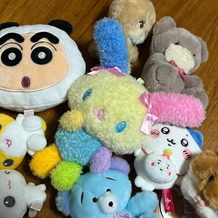[BUNJANG] Bundle Set - Various Characters (Crayon Shin-chan, Sanrio, etc.) - Figurines, Pouches, Storage Boxes / 소장품 일괄판매