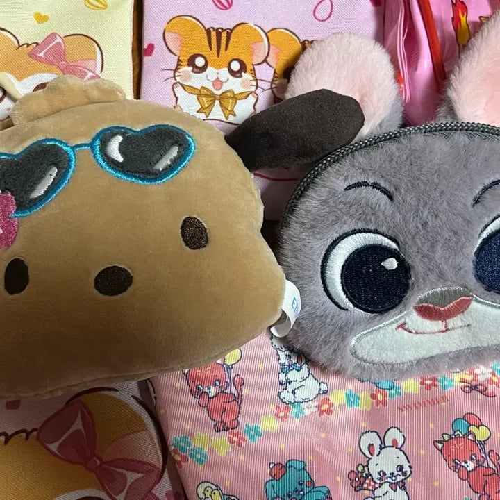 [BUNJANG] Bundle Set - Various Characters (Crayon Shin-chan, Sanrio, etc.) - Figurines, Pouches, Storage Boxes / 소장품 일괄판매