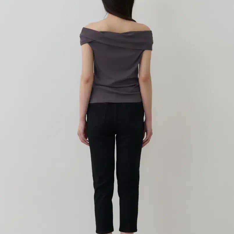 [BUNJANG] Towav Nuve Off-Shoulder Tee Charcoal / 토와브 towav nuve off shoulder tee 차콜