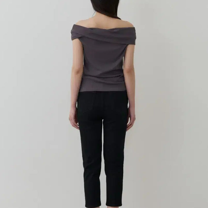 [BUNJANG] Towav Nuve Off-Shoulder Tee Charcoal / 토와브 towav nuve off shoulder tee 차콜