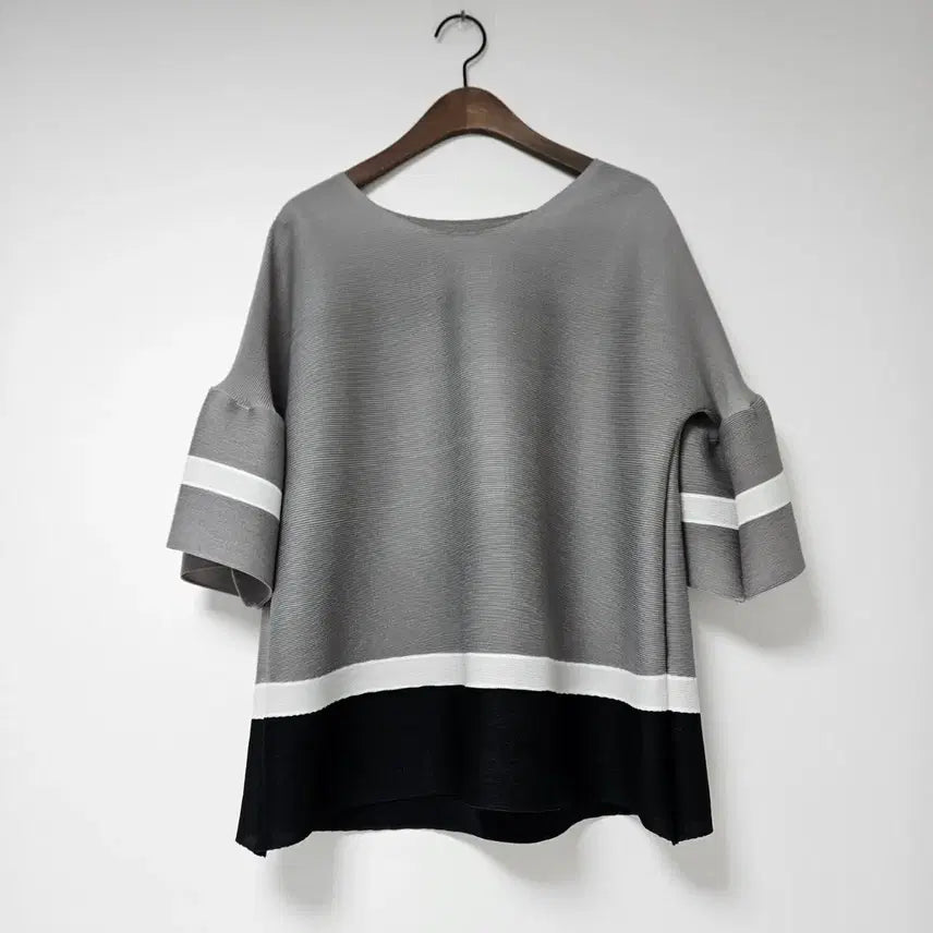 [BUNJANG] Pleated Short-Sleeve Blouse / 회색 화이트 블랙 플리츠 반팔 블라우스