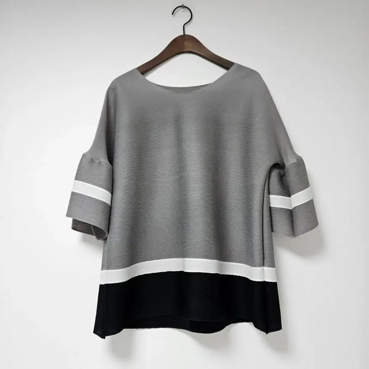 [BUNJANG] Pleated Short-Sleeve Blouse / 회색 화이트 블랙 플리츠 반팔 블라우스