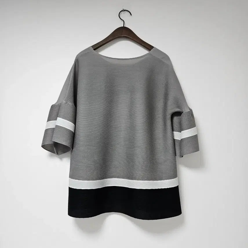 [BUNJANG] Pleated Short-Sleeve Blouse / 회색 화이트 블랙 플리츠 반팔 블라우스