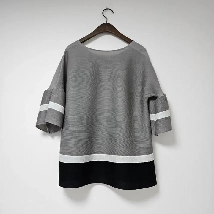 [BUNJANG] Pleated Short-Sleeve Blouse / 회색 화이트 블랙 플리츠 반팔 블라우스