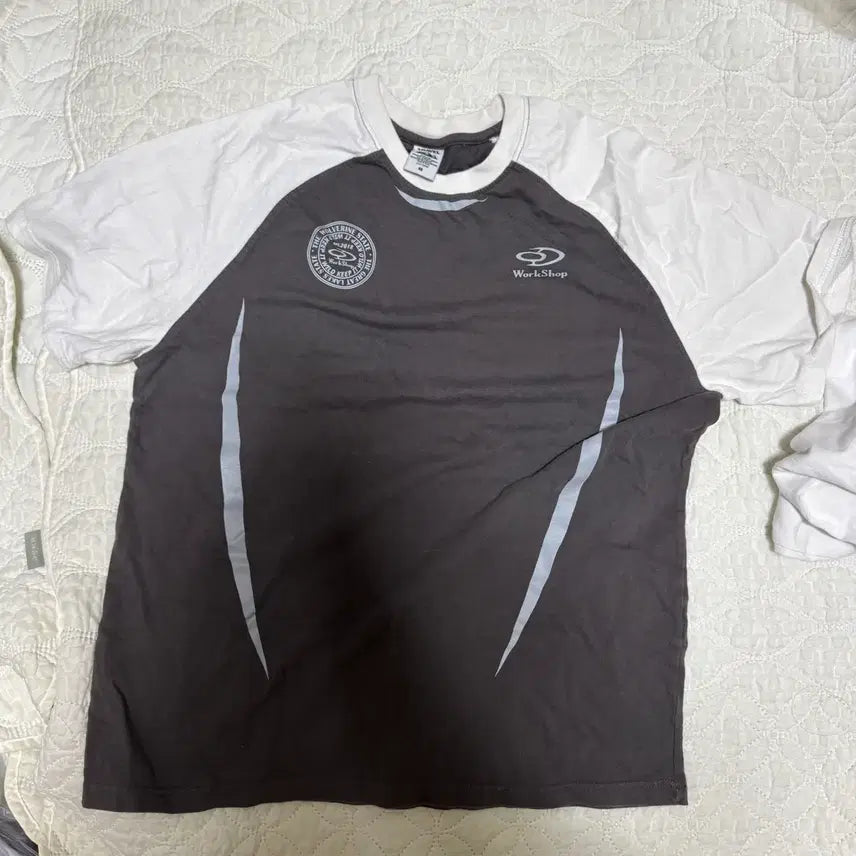 [BUNJANG] Travel Curved Line Raglan Short Sleeve T-Shirt Charcoal / 트래블 커브드 라인 래글런 반팔티 차콜