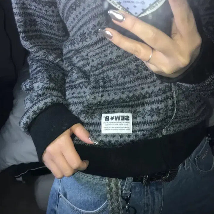 [BUNJANG] Ssove Snow Flake Knit Hooded Zip-Up Semi-Crop Charcoal / 쏘브 눈꽃 니트 후드집업 세미크롭 한정판매 차콜