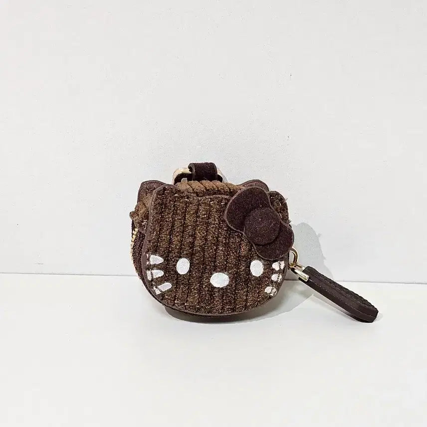 [SOLD OUT] 헬로키티 코듀로이 동전 지갑 브라운 키링