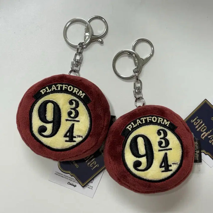[BUNJANG] Official Harry Potter Birthday &amp; Platform 9 3/4 Figurine Keychains / 정품 해리포터 인형 키링 (새상품) 해피벌스데이, 9와 3/4 승강장