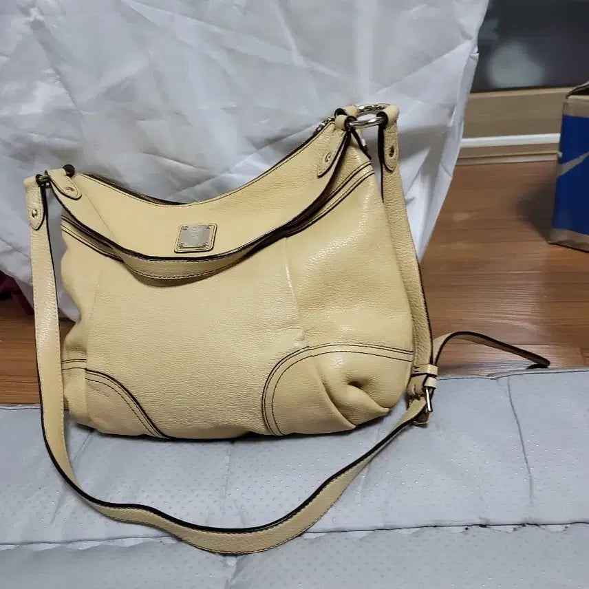 [BUNJANG] MCM Shoulder Bag / 엠씨엠 가방 성주택 있어요