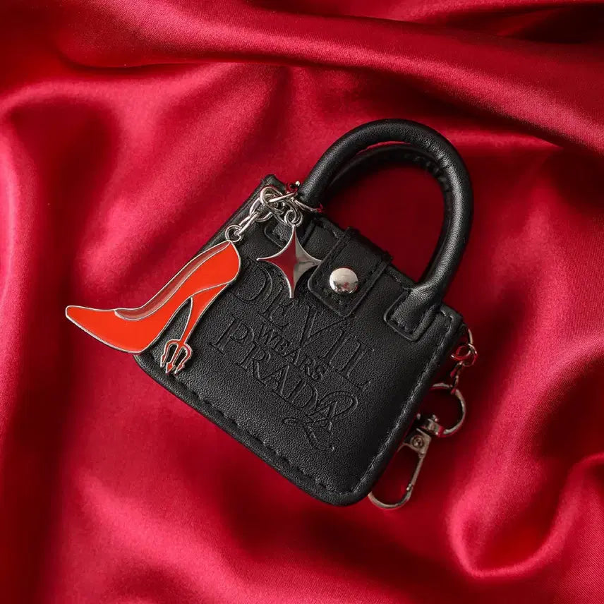 [BUNJANG] The Devil Wears Prada Keychain &amp; Airpod Case Set / 악마는 프라다를 입는다 키링 롯데시네마 굿즈특전영화 에어팟 케이스