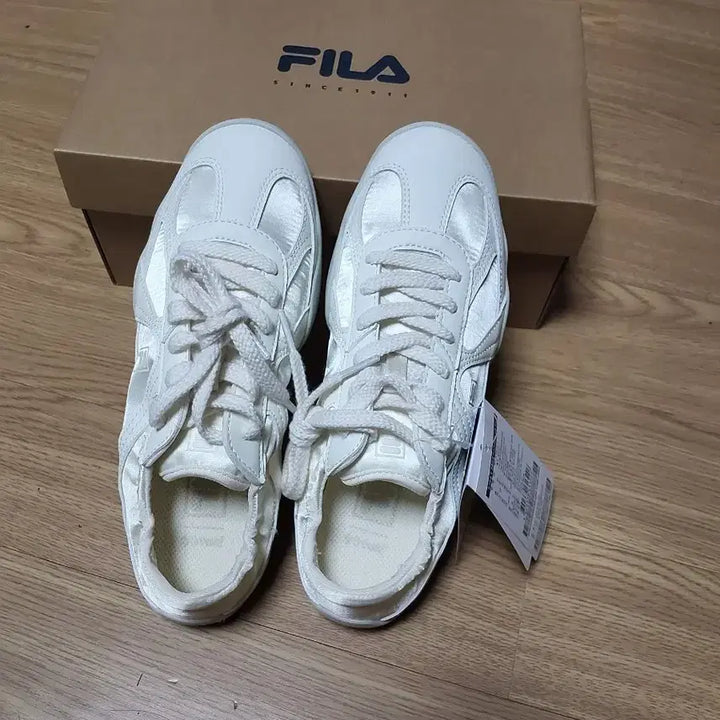 [BUNJANG] FILA White Sneakers Size 240 / 휠라 FILA 흰색 스니커즈 새상품