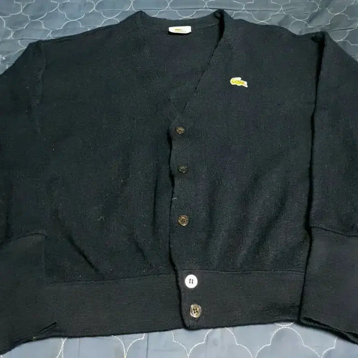 [BUNJANG] Seokwang Lacoste 90s V-Neck Cropped Virgin Wool Cardigan Navy (105) / (서광) 라코스테 90s 브이넥 크롭 버진울 가디건 네이비 (105)