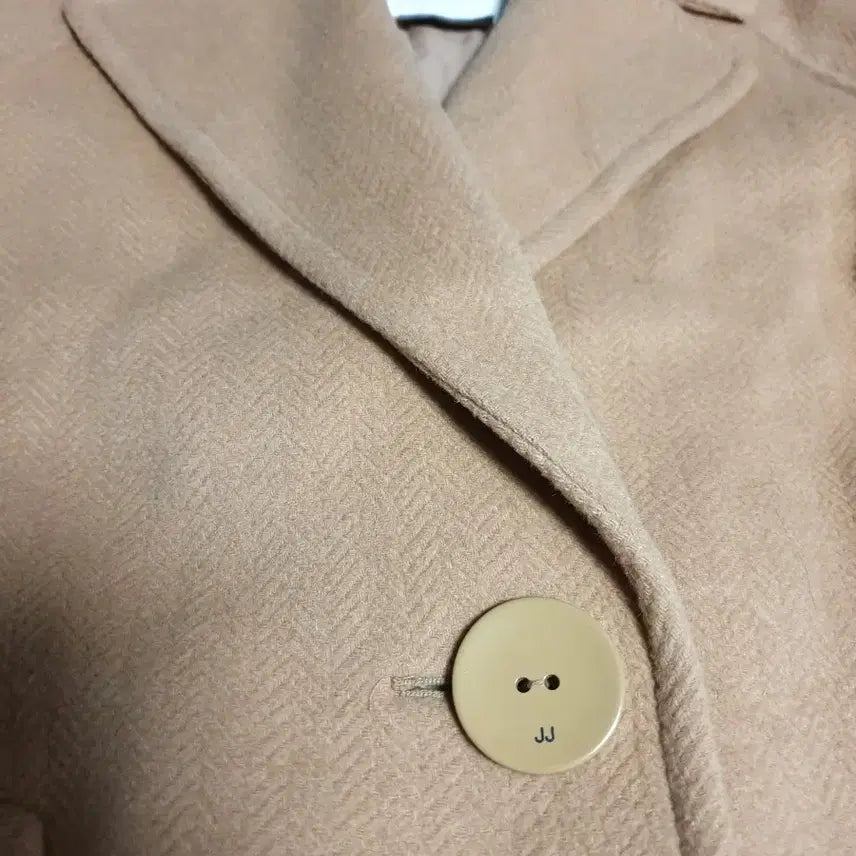 [BUNJANG] Jucy Judy Herringbone Cashmere Wool Breasted Long Coat Beige / 쥬시쥬디 핸드메이드 헤링본 캐시미어 울 브레스티드 롱코트 베이지 (S)