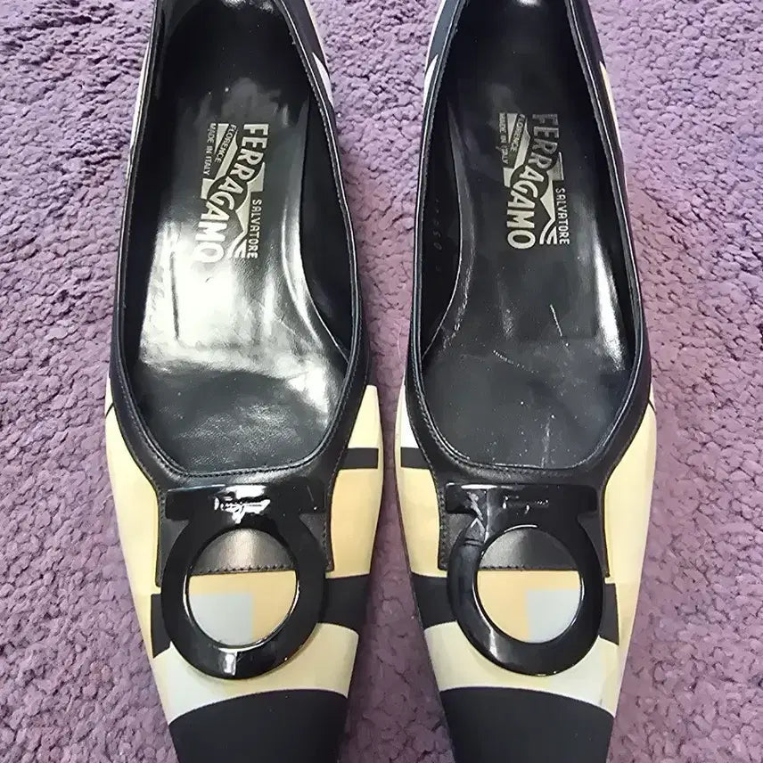 [BUNJANG] Salvatore Ferragamo Gancini Pumps Black/Ivory / 페라가모 간치니 펌프스 블랙/아이보리