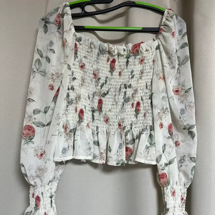 [BUNJANG] Floral Pattern Square Neck Shirred Blouse / 플라워 패턴 스퀘어넥 셔링 블라우스
