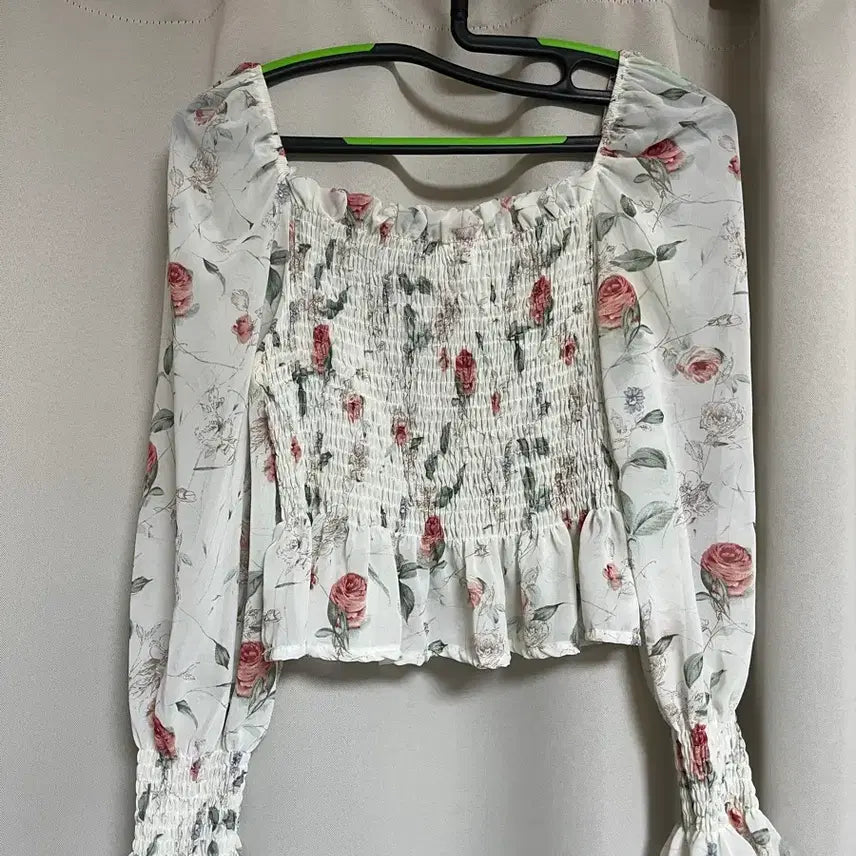 [BUNJANG] Floral Pattern Square Neck Shirred Blouse / 플라워 패턴 스퀘어넥 셔링 블라우스