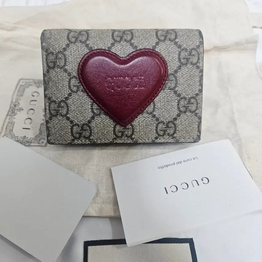 [BUNJANG] Gucci GG Heart Card Wallet / 구찌 GG 하트 카드지갑 반지갑 모델 648848