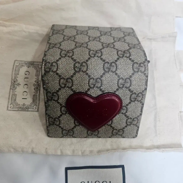 [BUNJANG] Gucci GG Heart Card Wallet / 구찌 GG 하트 카드지갑 반지갑 모델 648848