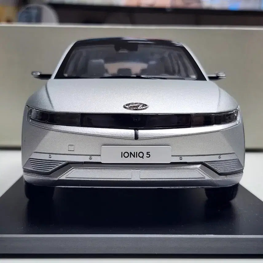 [BUNJANG] 1:18 Hyundai Ioniq 5 Gold Matte Diecast Model / 1:18 현대 아이오닉5 골드 매트 국산 다이캐스트