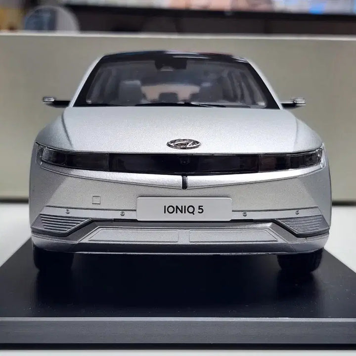 [BUNJANG] 1:18 Hyundai Ioniq 5 Gold Matte Diecast Model / 1:18 현대 아이오닉5 골드 매트 국산 다이캐스트