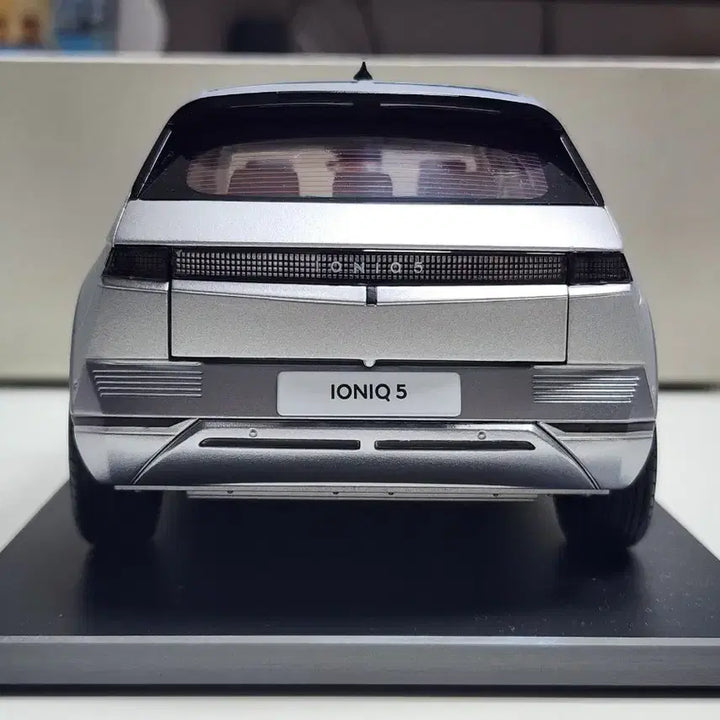 [BUNJANG] 1:18 Hyundai Ioniq 5 Gold Matte Diecast Model / 1:18 현대 아이오닉5 골드 매트 국산 다이캐스트