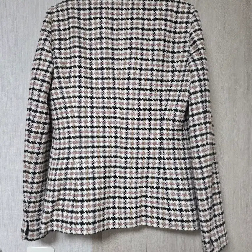 [BUNJANG] Line Tweed Jacket with Pearl Embellishments (Size 66) / 실착1시간.라인 트위드 진주장식 자켓 66사이즈