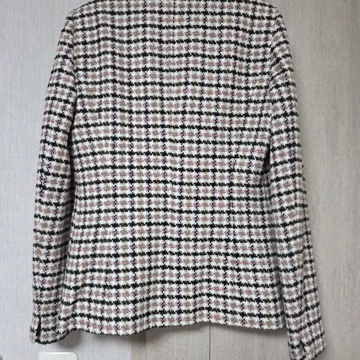 [BUNJANG] Line Tweed Jacket with Pearl Embellishments (Size 66) / 실착1시간.라인 트위드 진주장식 자켓 66사이즈
