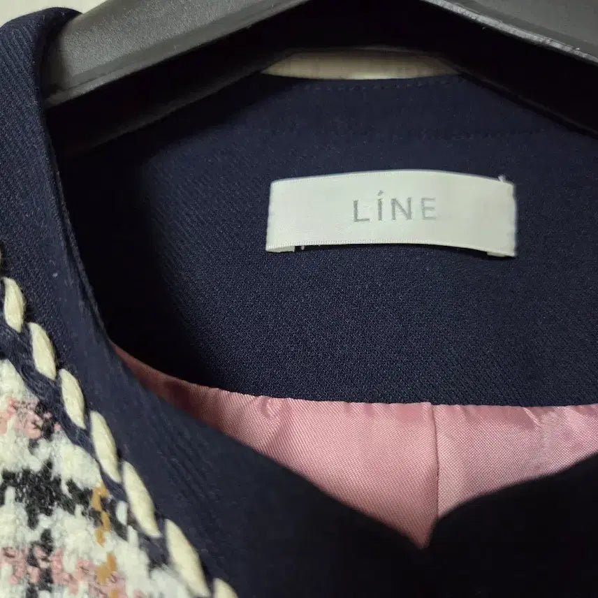 [BUNJANG] Line Tweed Jacket with Pearl Embellishments (Size 66) / 실착1시간.라인 트위드 진주장식 자켓 66사이즈