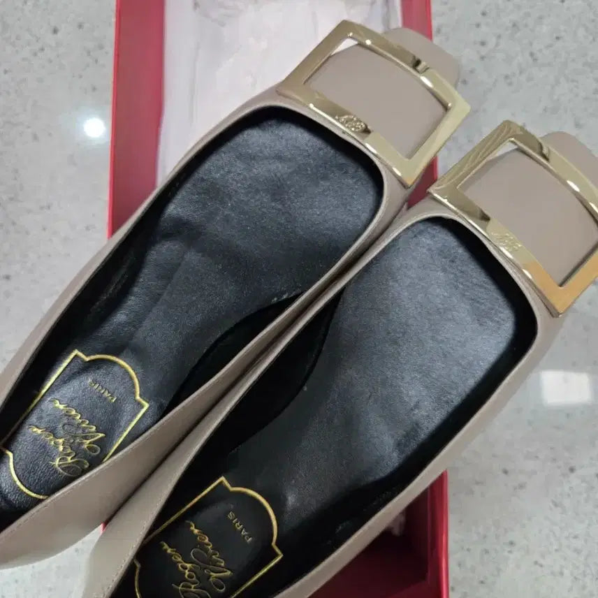 [BUNJANG] Roger Vivier Beige Buckle Flats Size 35 / 로저비비에 플랫슈즈 35