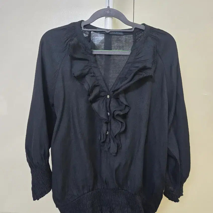 [BUNJANG] Zara Basic Black Ruffle Blouse / 자라 베이직 블랙 러플 블라우스