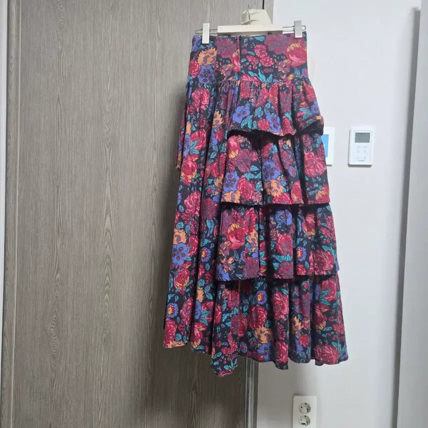 [BUNJANG] Laura Ashley Floral Ruffle Maxi Skirt / 로라애슐리 플라워 패턴 캉캉 롱 스커트
