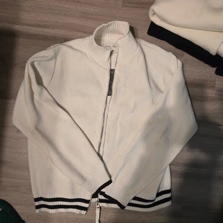 [BUNJANG] Matinkim Knit Zip-Up / 마뗑킴 니트집업