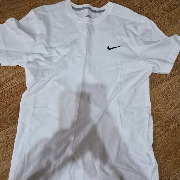 [SOLD OUT] 나이키 화이트 반팔 티셔츠M