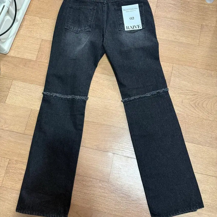 [BUNJANG] RIVE Black Denim Cut-Out Detail Slit Hem Jeans Size 2 / 레이브(RIVE) 새상품 사이즈2사이즈