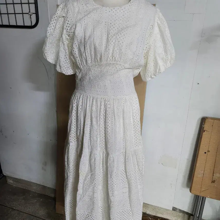 [BUNJANG] Ivory Punching Long Dress with Puff Sleeves / 롱 원피스입니다