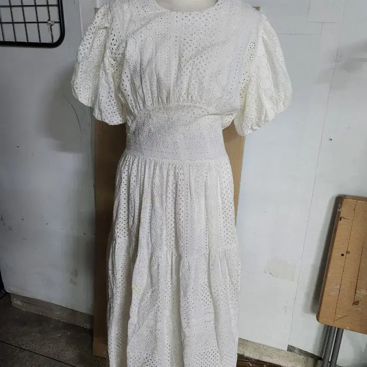 [BUNJANG] Ivory Punching Long Dress with Puff Sleeves / 롱 원피스입니다