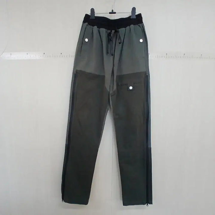 [BUNJANG] Khaki Grey Two-tone Color Block Pocket Detail Jogger Pants / 카키 그레이 투톤 배색 포켓 디테일 조거 팬츠