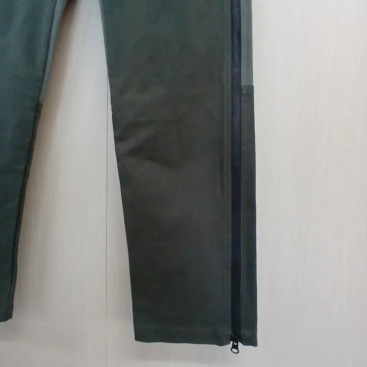 [BUNJANG] Khaki Grey Two-tone Color Block Pocket Detail Jogger Pants / 카키 그레이 투톤 배색 포켓 디테일 조거 팬츠