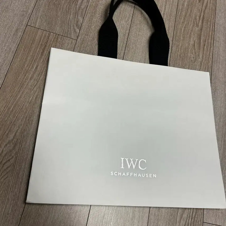 [SOLD OUT] IWC 쇼핑백 판매합니다.