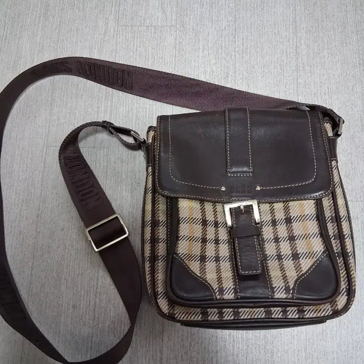 [BUNJANG] Daks Cross Bag / 닥스 크로스백